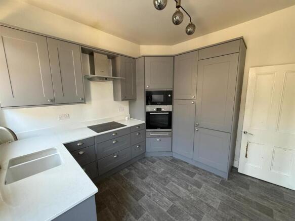 3 bed End of Terrace to rent Image 5