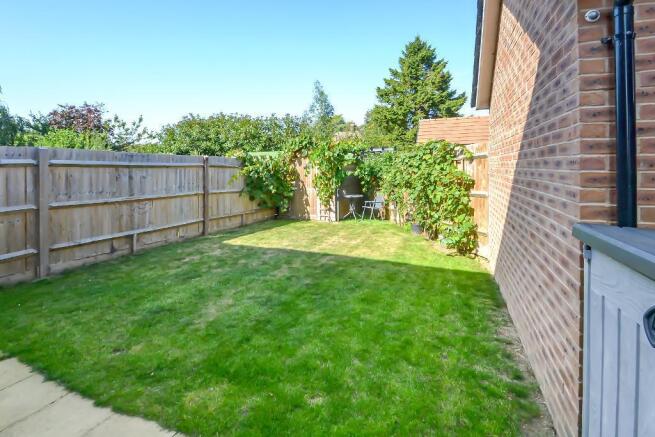 Farrow Drive, Barnham, Bognor Regis, West Sussex, PO22 0FN photo 4