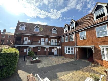 KING'S LYNN - 2 Bedroom Flat in Town Centre with Parking