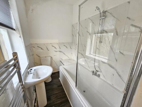 2 bed Terraced to rent Image 6