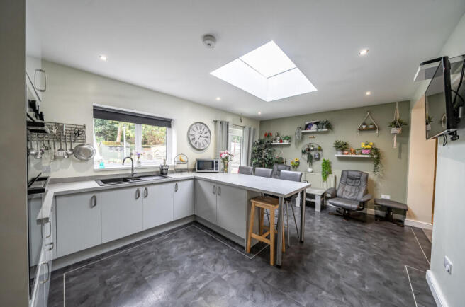 1348047-16-68baf2...