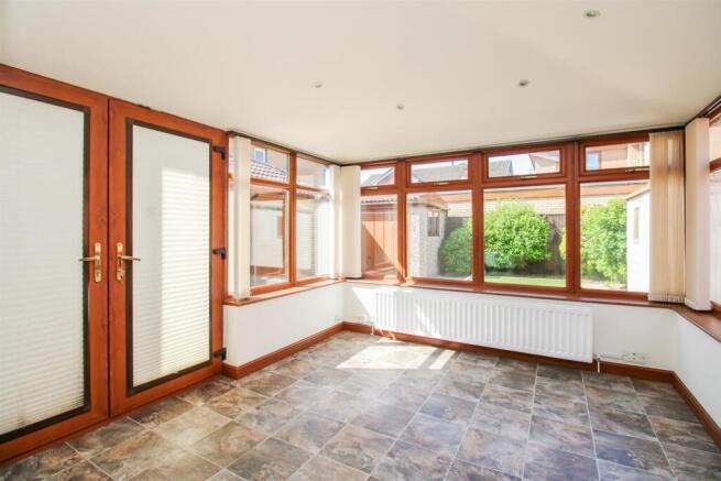 4 bed Detached for sale Image 7
