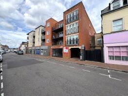 Flat 11, 8 The Theatre House, Camp Road, Farnborough GU14 6EW