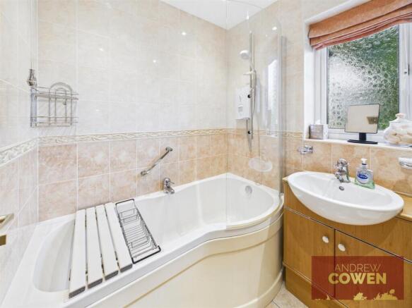 3 bed Detached Bungalow for sale Image 12