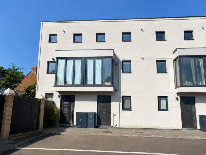 Hallowell Gardens, Thornton Heath