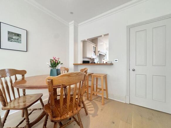 3 bed Semi-Detached to rent Image 4