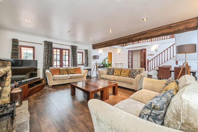 5 bed Detached for sale Image 5