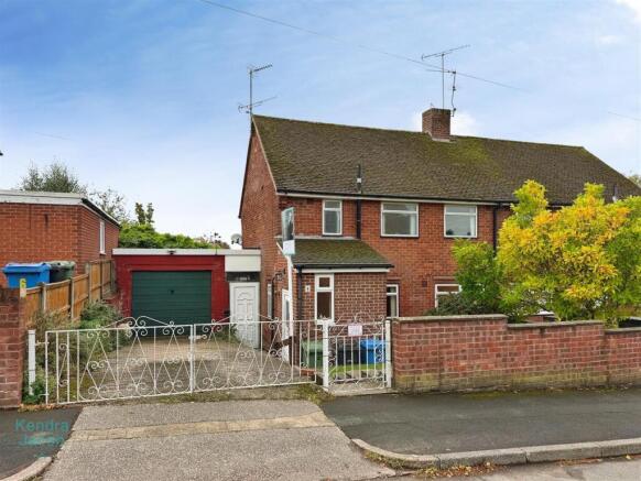 3-bed semi-detached on Stevenson Road, Worksop, £195,000