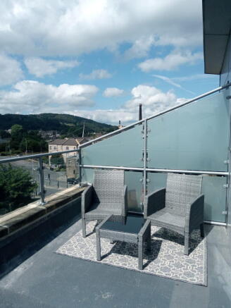 2 bed Apartment to rent Image 9