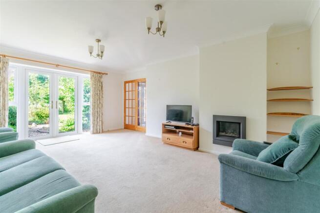 24 Court Avenue BS49 4EP5.jpg
