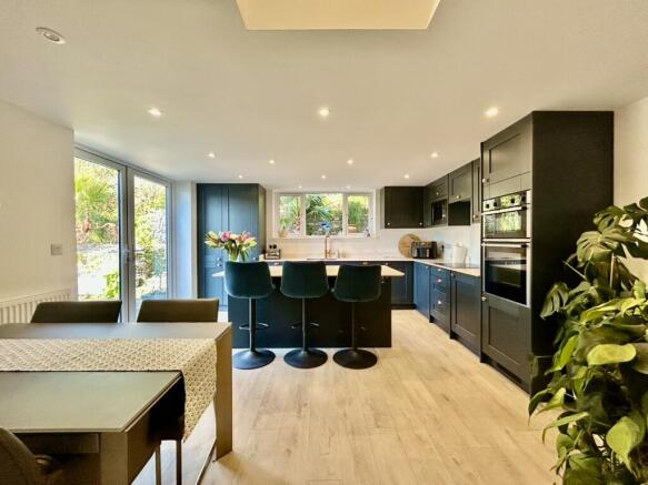 Kitchen .: Dining Room 