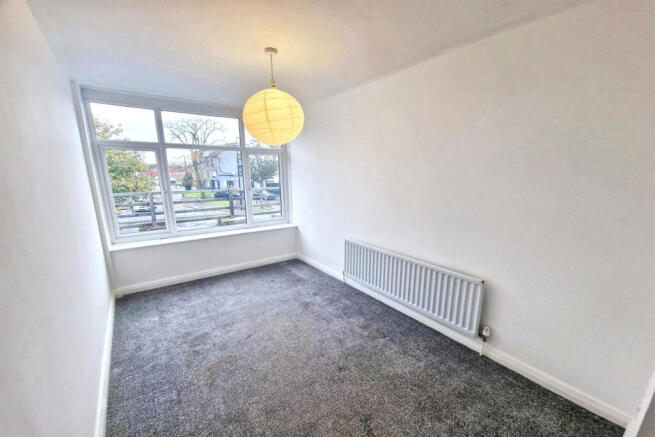 2 bed Apartment to rent Image 5