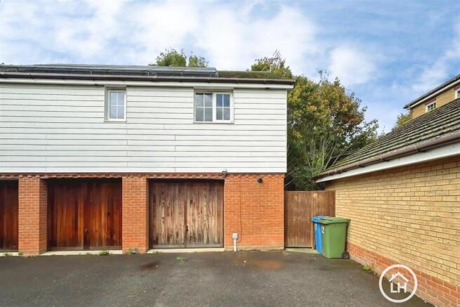 2-bed flat on Realgar Court, £250,000