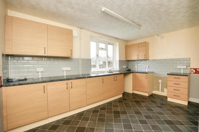 19 Eastfield, West Lavington, Devizes, SN10 4HW