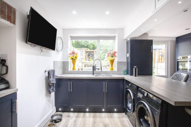 3 bed Semi-Detached for sale Image 6