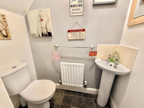 4 bed Detached for sale Image 10