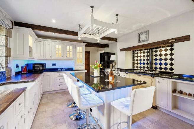 5 bed Detached for sale Image 10