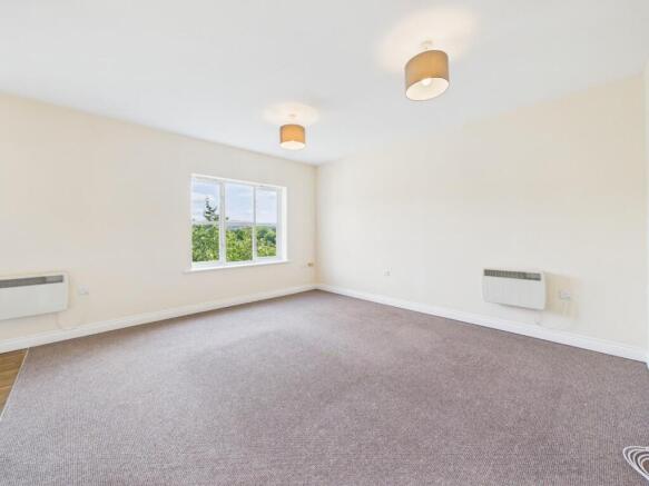 2 bed Flat for sale Image 4