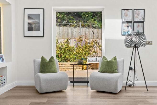 4 bed Detached for sale Image 8