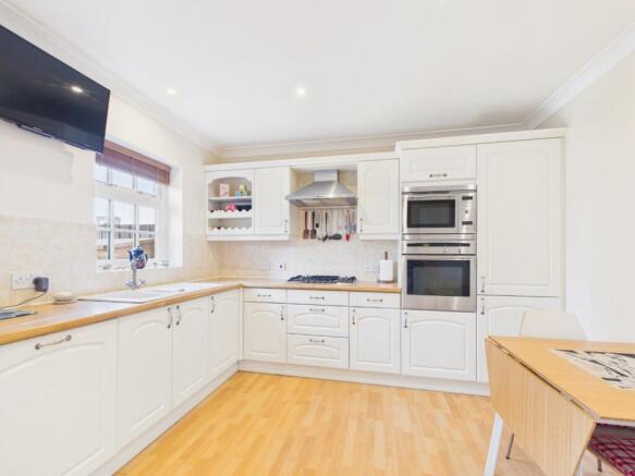 3 bed Town House for sale Image 4