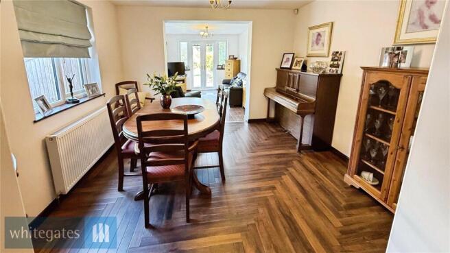 4 bed Detached for sale Image 8