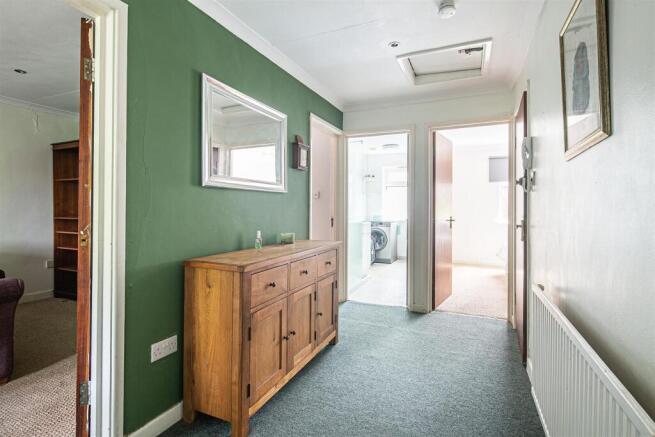 2 bed Flat for sale Image 5