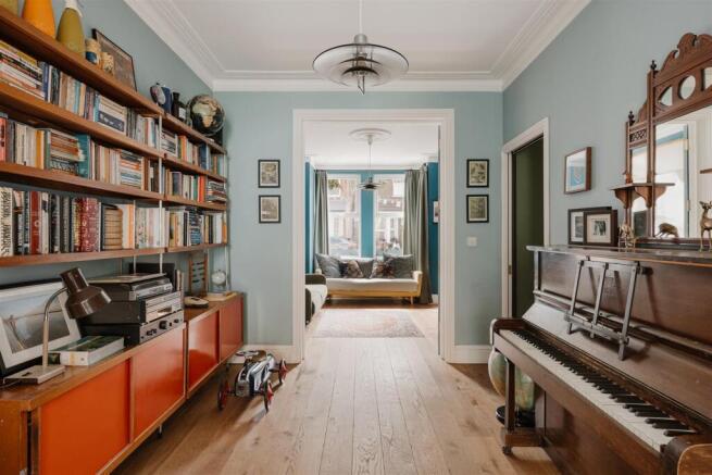 37 Cassiobury Road, E17