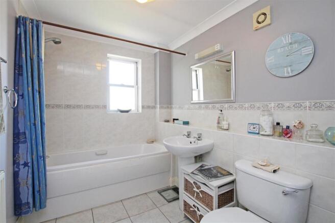 48PFR - Bathroom.jpg