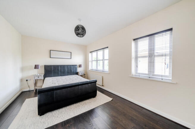 4 bed Semi-Detached for sale Image 6