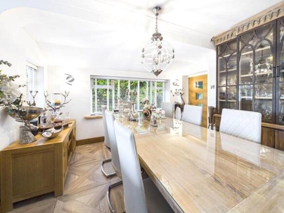 open plan lounge & dining room