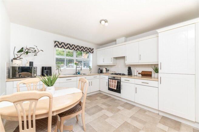 4 bed Detached for sale Image 5