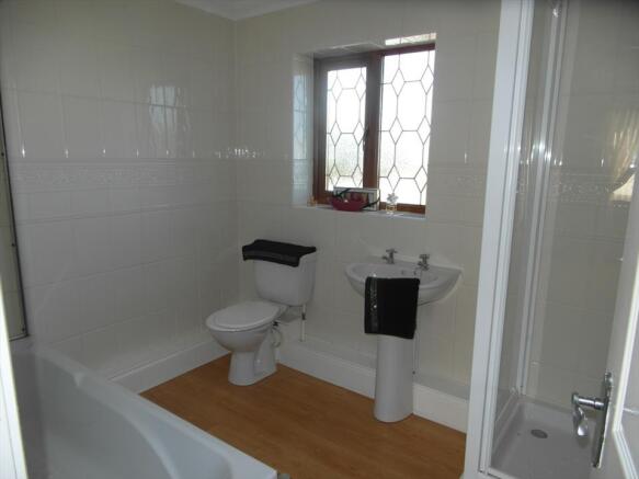 EN-SUITE BATHROOM