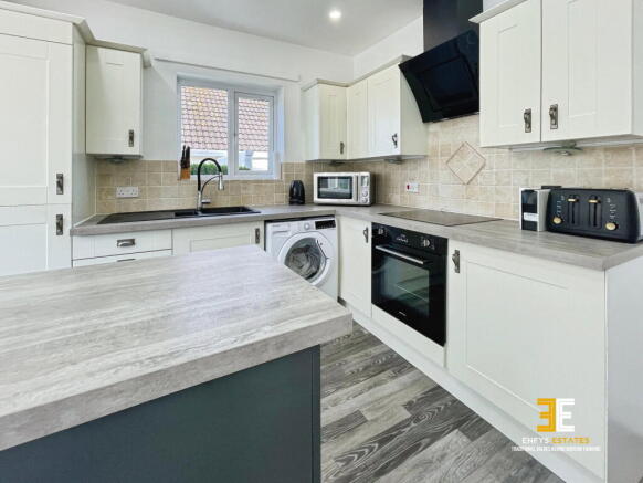 Cefn Y Bryn, Llanrhos, LL30 photo 4