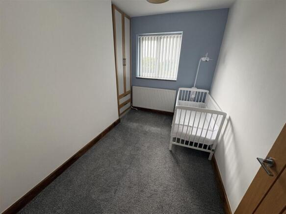4 bed Town House to rent Image 8