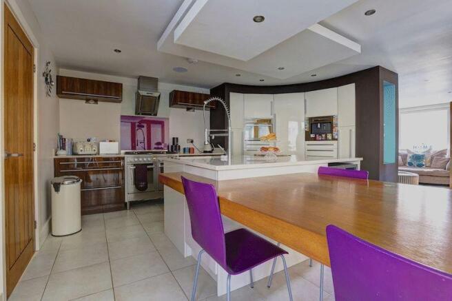 Kitchen/breakf...