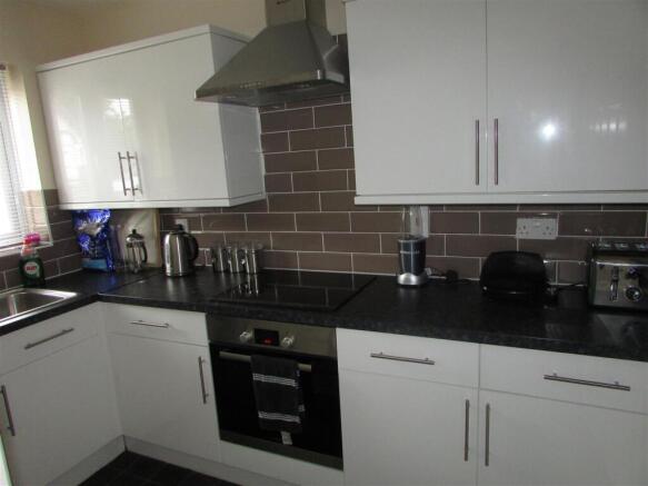 54 Chepstow Close 002.JPG