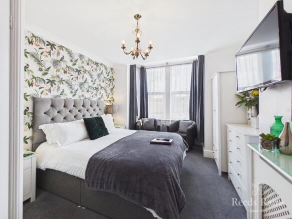 9 bed Semi-Detached for sale Image 8