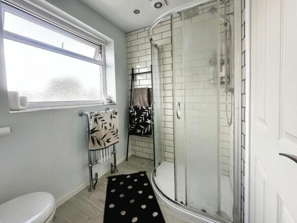 Bathroom..JPG