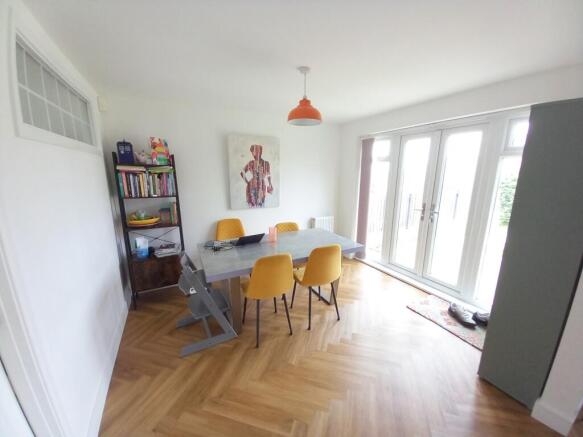FAMILY DINING KITCHEN