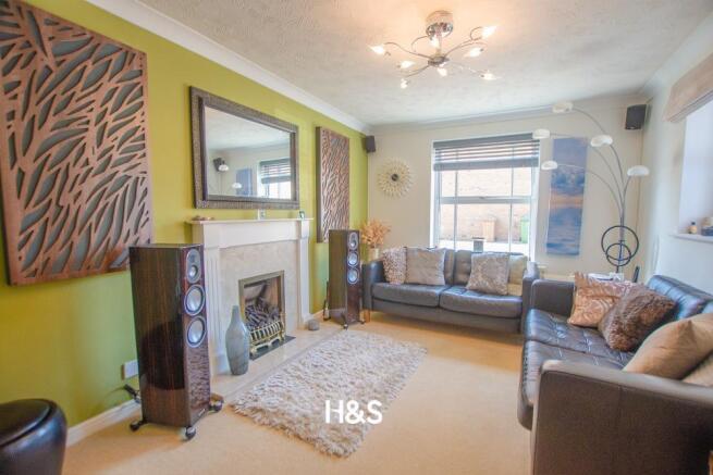 7 packmores - lounge..jpg