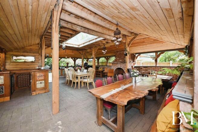Outdoor Bar/Restaurant