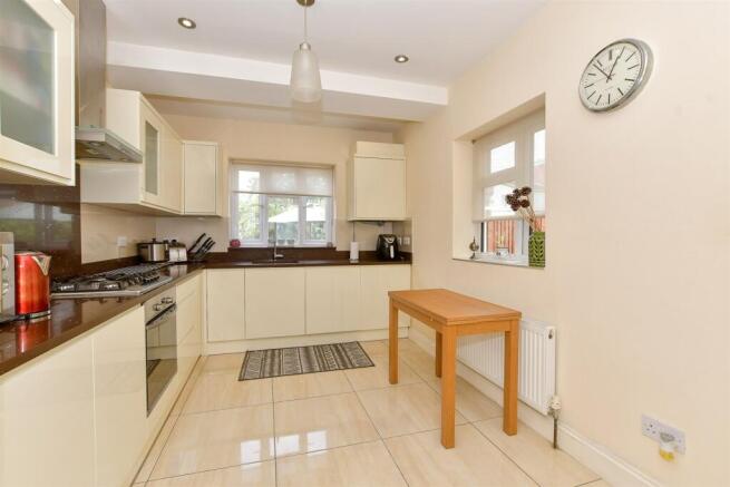 Kitchen/ Breakfast Room
