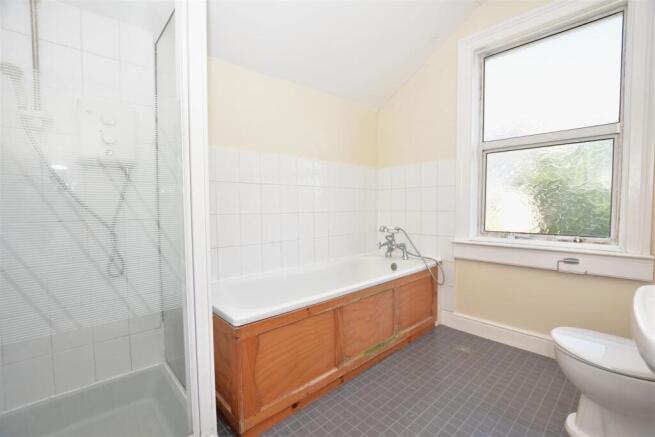 Family Bathroom.JPG