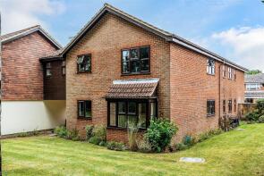 Flat 19, Hamilton Court, Eastwick Park Avenue, Leatherhead KT23 3LR