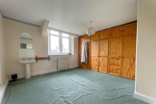5 bed Semi-Detached for sale Image 11