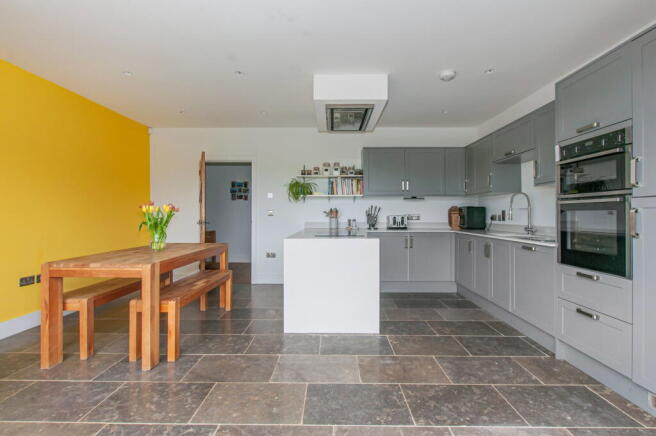 4 bed Detached for sale Image 8