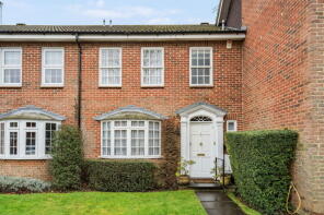 2, Olwen Mews, Pinner HA5 3HN