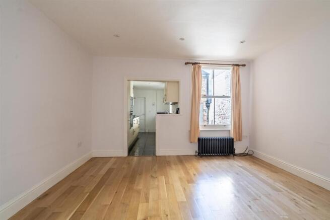 4 bed Town House for sale Image 9