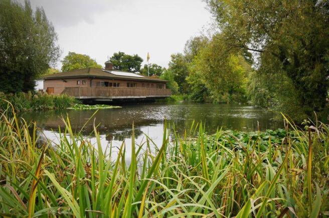 Dumbleton Vill...