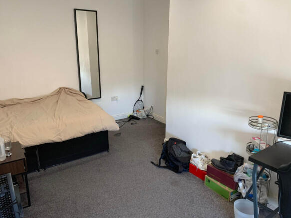 4 bed House to rent Image 4